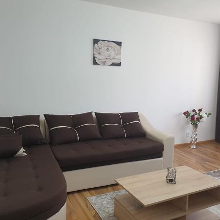 Cazare Apartament Cu 2 Camere Nehoiu Esterno foto