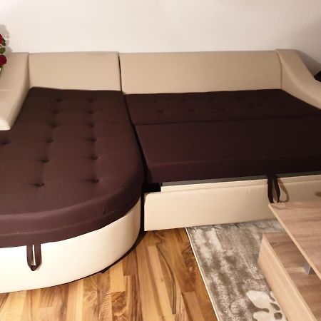 Cazare Apartament Cu 2 Camere Nehoiu Esterno foto