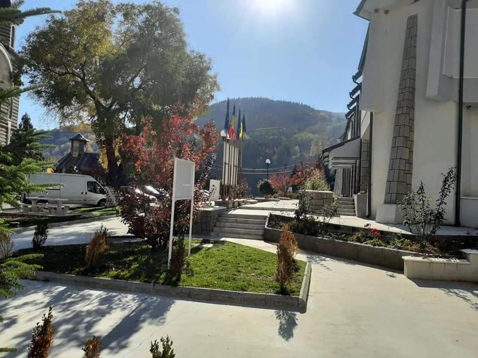 Cazare Apartament Cu 2 Camere Nehoiu Esterno foto