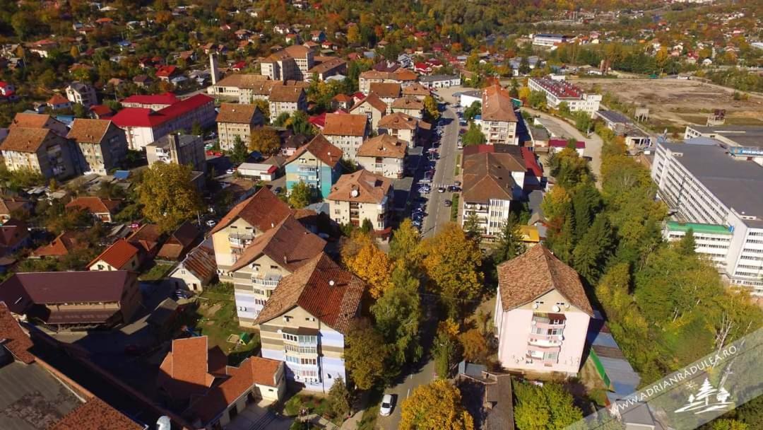 Cazare Apartament Cu 2 Camere Nehoiu Esterno foto