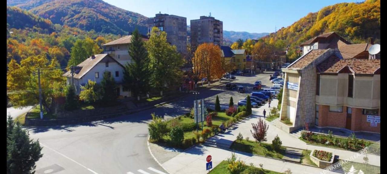 Cazare Apartament Cu 2 Camere Nehoiu Esterno foto